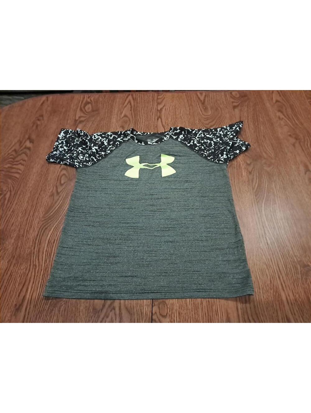 Under Armour Boys Loose Fit Grey Black And White Tshirt Athletic Fit Size 12-14
